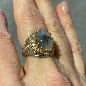 Elegant Gold and Silver Women's Ring